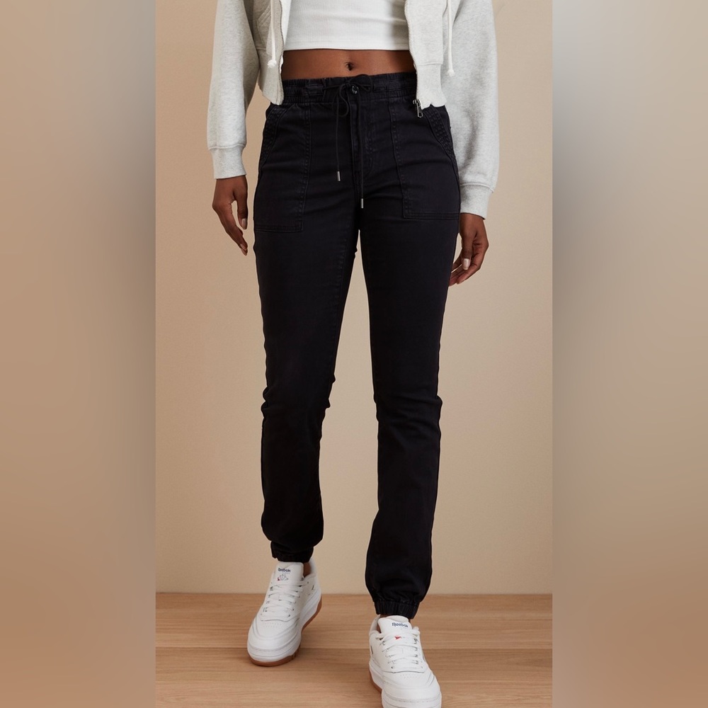 American Eagle Next Level High-Waisted
Jegging Jogger